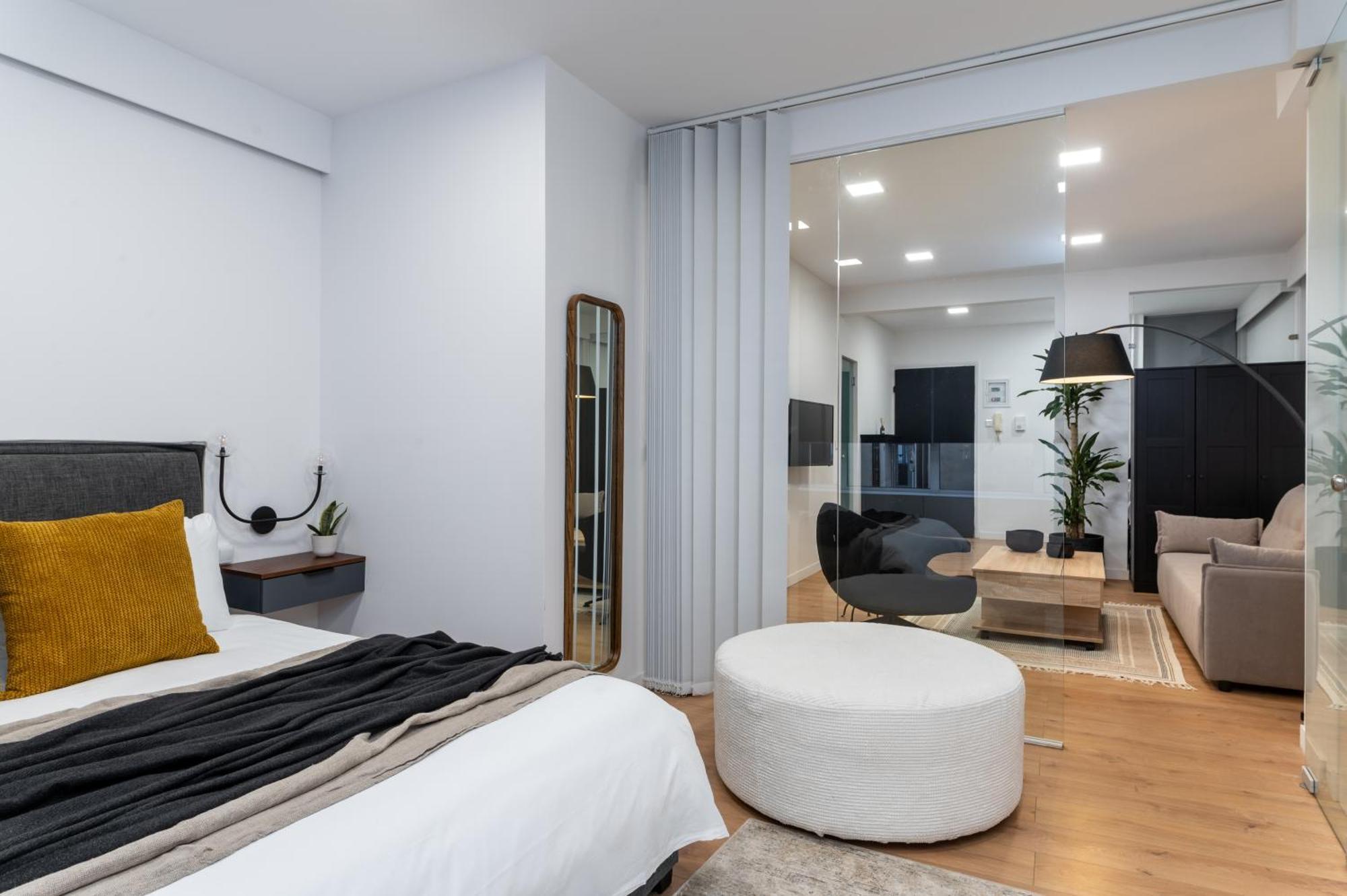 Modern In The Center Of Apartment